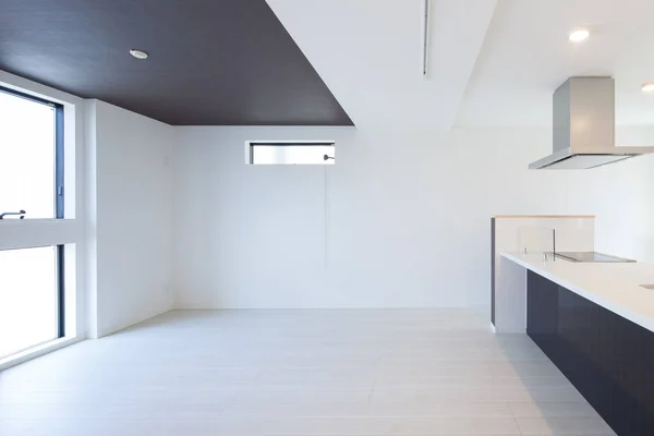 Una Cocina Luminosa Limpia Una Habitación Apartamento Tonos Blancos — Foto de Stock