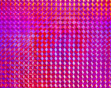 Hologram etiketinin soyut şablonu, yakın çekim yapılabilen bir mercekle kısmen fotoğraflanmış.