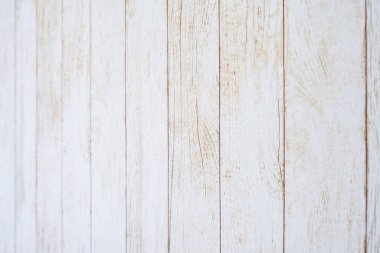 Konut duvarları için kullanılan ahşap tahtalar düzenli olarak düzenlenir.