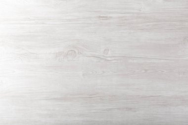 Oturma odasındaki duvar kağıdında kullanılan tahta deseninin yakın plan fotoğrafı.