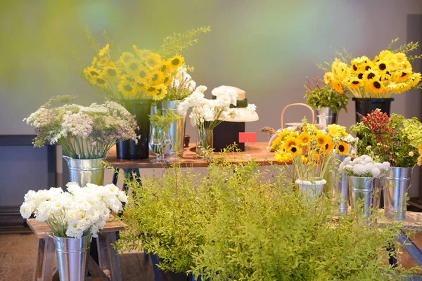 Знімок Фотографії Квіткової Композиції Майстерня Прикраси Квітів Зелені — стокове фото