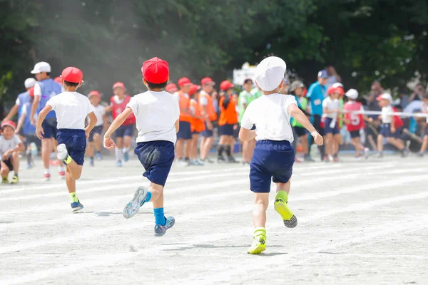 Instantánea Una Reunión Atlética Celebrada Una Escuela Primaria Japón — Foto de Stock