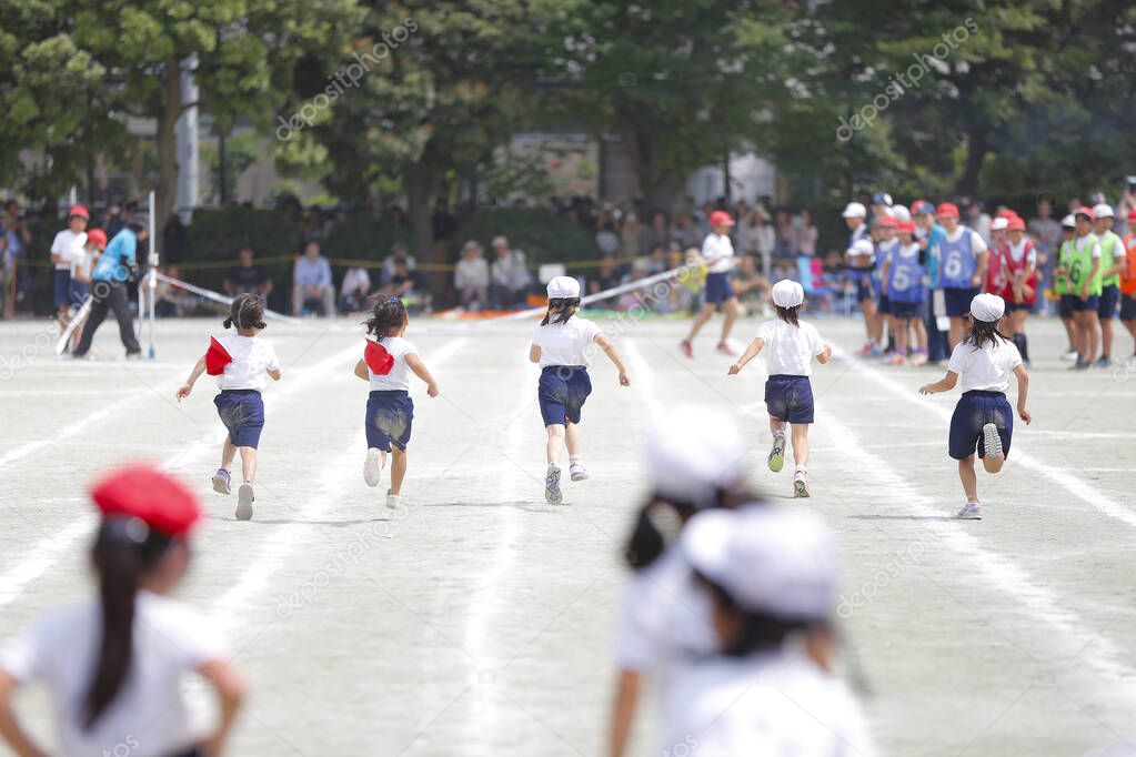 snapshot of an athletic meet held at an elementary school in Japan