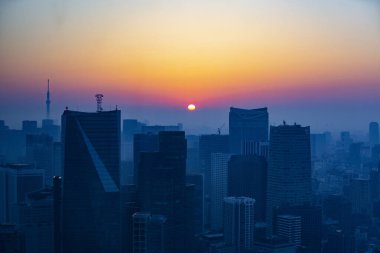 Tokyo şehir manzarası Gün doğumunda Şafak vakti gökyüzü parladığında