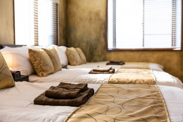 Interior Quarto Residencial Casa Com Cama Preparada Para Dormir — Fotografia de Stock