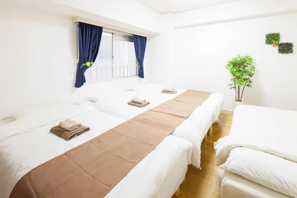 Sypialnia Mieszkalna Domu Przygotowanym Łóżkiem Spania — Zdjęcie stockowe