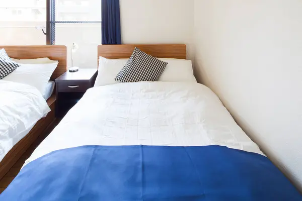 Lakó Hálószoba Belső Tér Házban Előkészített Ágy Aludni — Stock Fotó