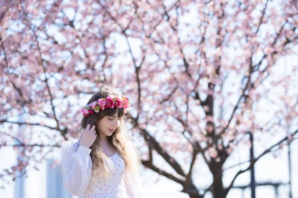 Portrait Young Caucasian Woman Cherry Blossoms Full Bloom — Stock Photo, Image