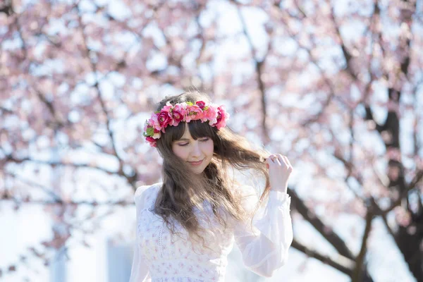 Portrait Young Caucasian Woman Cherry Blossoms Full Bloom — Stock Photo, Image