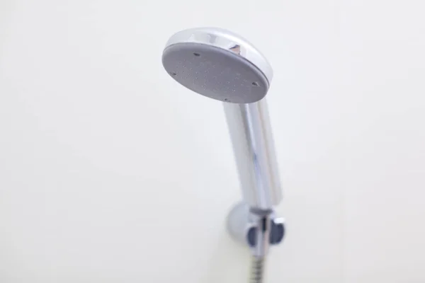 Γκρο Πλαν Φωτογραφία Του Κεφαλιού Ντους Καθαρό Μπάνιο Στο Διαμέρισμα — Φωτογραφία Αρχείου