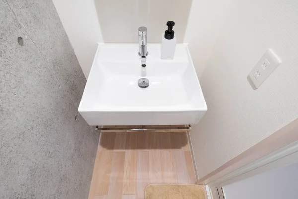 Une Toilette Propre Lavabo Blanc Dans Une Maison — Photo