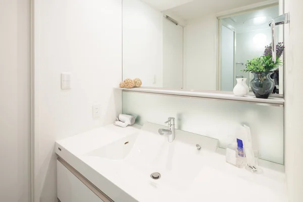 Une Toilette Propre Lavabo Blanc Dans Une Maison — Photo