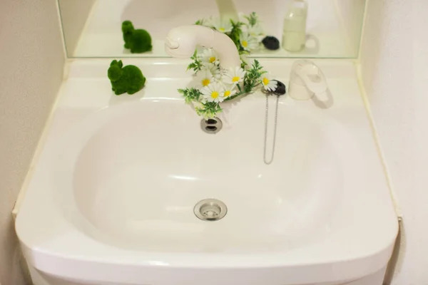 Une Toilette Propre Lavabo Blanc Dans Une Maison — Photo