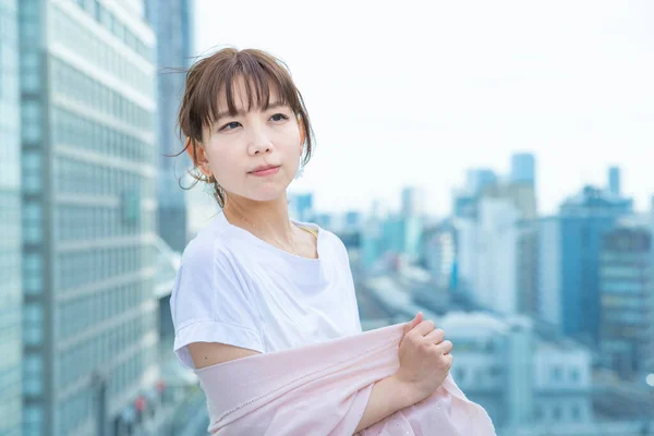 Una Joven Asiática Japonesa Con Una Mirada Ligeramente Deprimida Aire — Foto de Stock