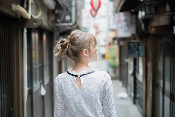 Young Caucasian Woman Standing Drinking Area Tokyo — Stock Photo, Image