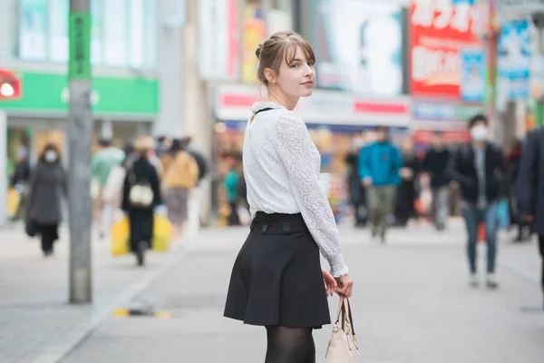 Jonge Europese Vrouw Sightseeing Downtown Shibuya Tokyo Japan Met Een — Stockfoto
