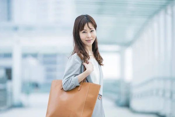 Asian Business Woman Commuting Business District Business Casual Clothes — Stock Photo, Image