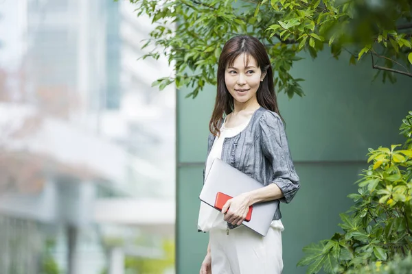 Asian Japanese Female Office Worker Working Outdoors Laptop — Stock Photo, Image