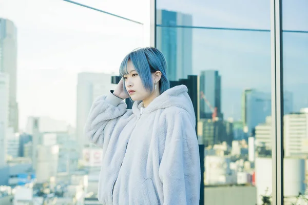 Shibuya Mavi Saçlı Genç Asyalı Kadın Tokyo Japonya — Stok fotoğraf