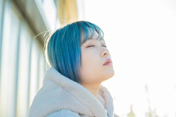 Shibuya Mavi Saçlı Genç Asyalı Kadın Tokyo Japonya — Stok fotoğraf