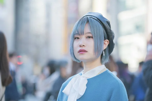 Jovem Mulher Asiática Com Cabelo Azul Shibuya Tóquio Japão — Fotografia de Stock