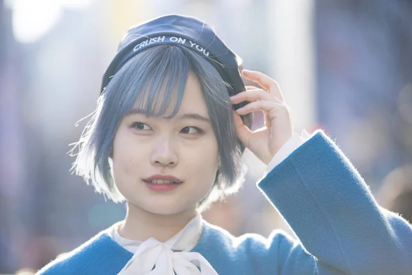 Jovem Mulher Asiática Com Cabelo Azul Shibuya Tóquio Japão — Fotografia de Stock