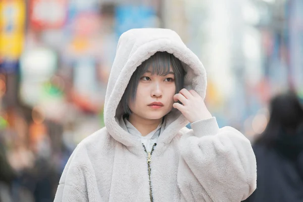 Jovem Mulher Asiática Com Cabelo Azul Shibuya Tóquio Japão — Fotografia de Stock