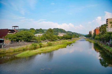 Higashi Chaya bölgesinde dizilmiş eski Japon evleri (Kanazawa, Japonya)