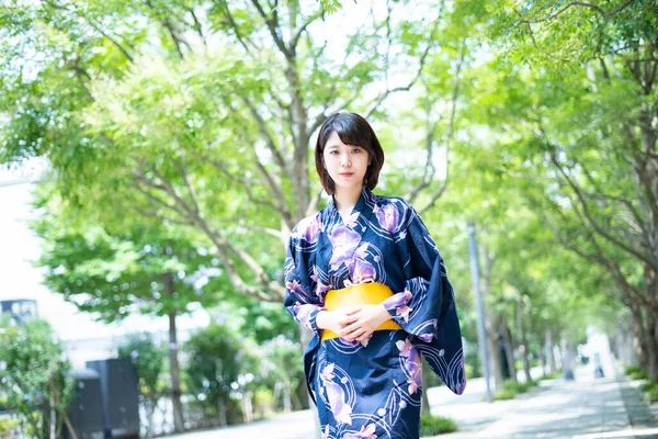 Asiático Japonês Mulher Indo Para Cidade Vestindo Yukata Traje Tradicional — Fotografia de Stock