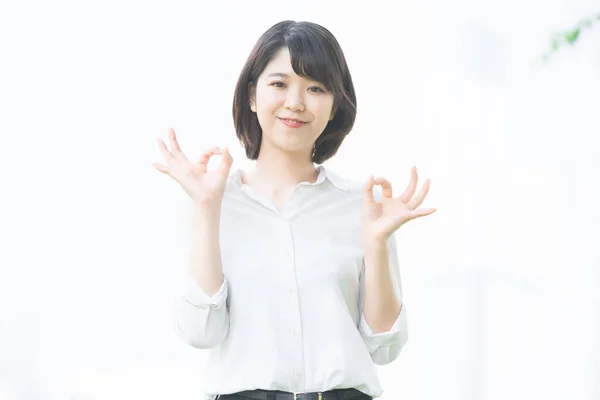 Jeune Femme Asiatique Japonaise Faisant Signe Par Main — Photo