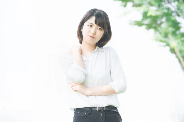 Asiática Japonesa Mujer Joven Con Una Expresión Preocupada Ansiosa Aire —  Fotos de Stock