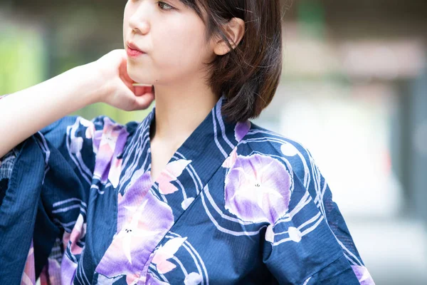 Asiático Japonês Mulher Indo Para Cidade Vestindo Yukata Traje Tradicional — Fotografia de Stock