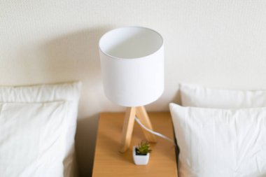 Konut alanına yerleştirilmiş bir ışıklandırma ekipmanı