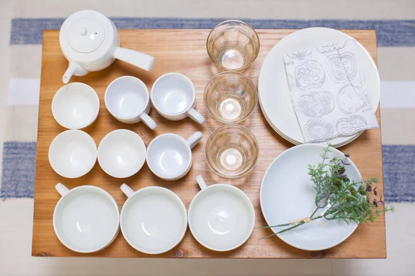 Посуд Такі Чашки Тарілки Розміщені Столі — стокове фото