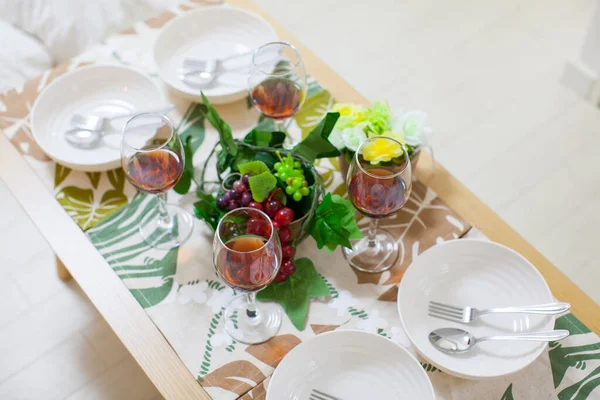 Mesa Jantar Pronta Para Festa Casa Sala Estar Casa — Fotografia de Stock