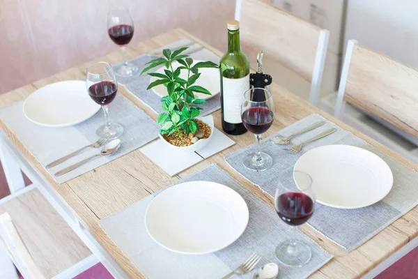 Mesa Jantar Pronta Para Festa Casa Sala Estar Casa — Fotografia de Stock