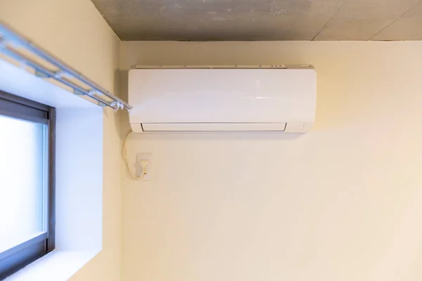Weiße Klimaanlage Einem Raum Einem Haus Installiert — Stockfoto