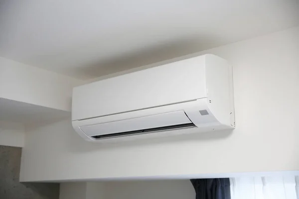 Witte Airco Geïnstalleerd Een Kamer Een Huis — Stockfoto