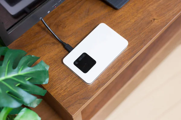 Pequeño Dispositivo Router Wifi Portátil Colocado Dentro Una Casa — Foto de Stock