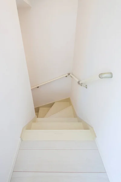Escadas Conectando Primeiro Segundo Andares Espaço Vida Limpo — Fotografia de Stock