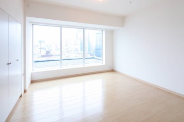 Konutlarda kullanılan doğal ahşap döşemenin yakın plan fotoğrafı.