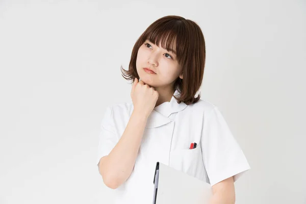 Asiatische Japanische Krankenschwester Die Ihr Gesicht Neigt Und Zweifel Empfindet — Stockfoto