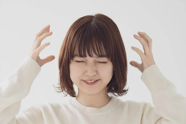 Una Joven Asiática Japonesa Que Frunce Ceño Expresa Emociones Enojadas —  Fotos de Stock