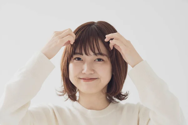 Asijské Japonské Mladá Žena Relaxační Ukazuje Úsměv Uvnitř — Stock fotografie