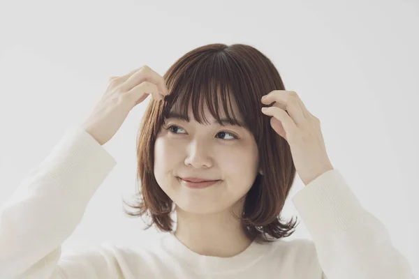 Une Jeune Femme Asiatique Japonaise Relaxant Montrant Sourire Intérieur — Photo