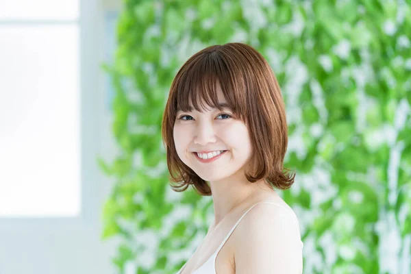 Asiatique Japonais Jeune Femme Avec Belle Peau Entourée Verdure — Photo