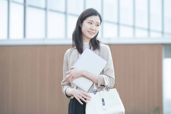 Porträt Einer Jungen Asiatischen Japanischen Geschäftsfrau Geschäftsviertel — Stockfoto