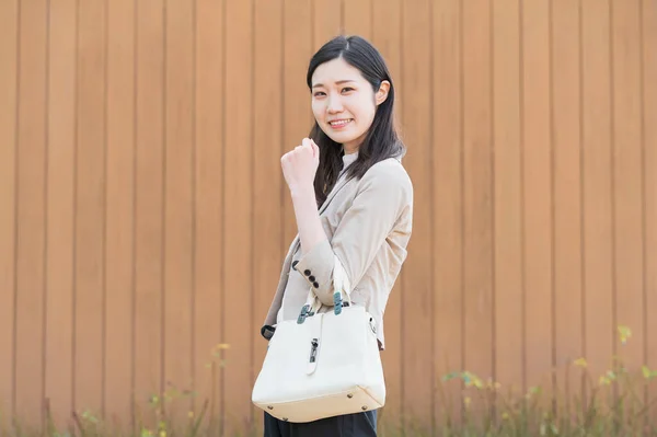Portrét Mladé Asijské Japonské Podnikatelky Obchodní Čtvrti — Stock fotografie