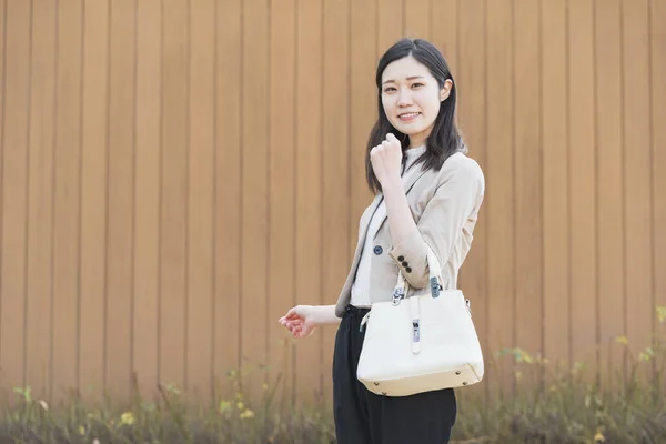 Portretul Unei Tinere Femei Afaceri Din Asia Japoneză Cartierul Afaceri — Fotografie, imagine de stoc
