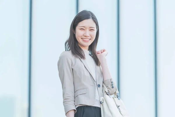 Portretul Unei Tinere Femei Afaceri Din Asia Japoneză Cartierul Afaceri — Fotografie, imagine de stoc